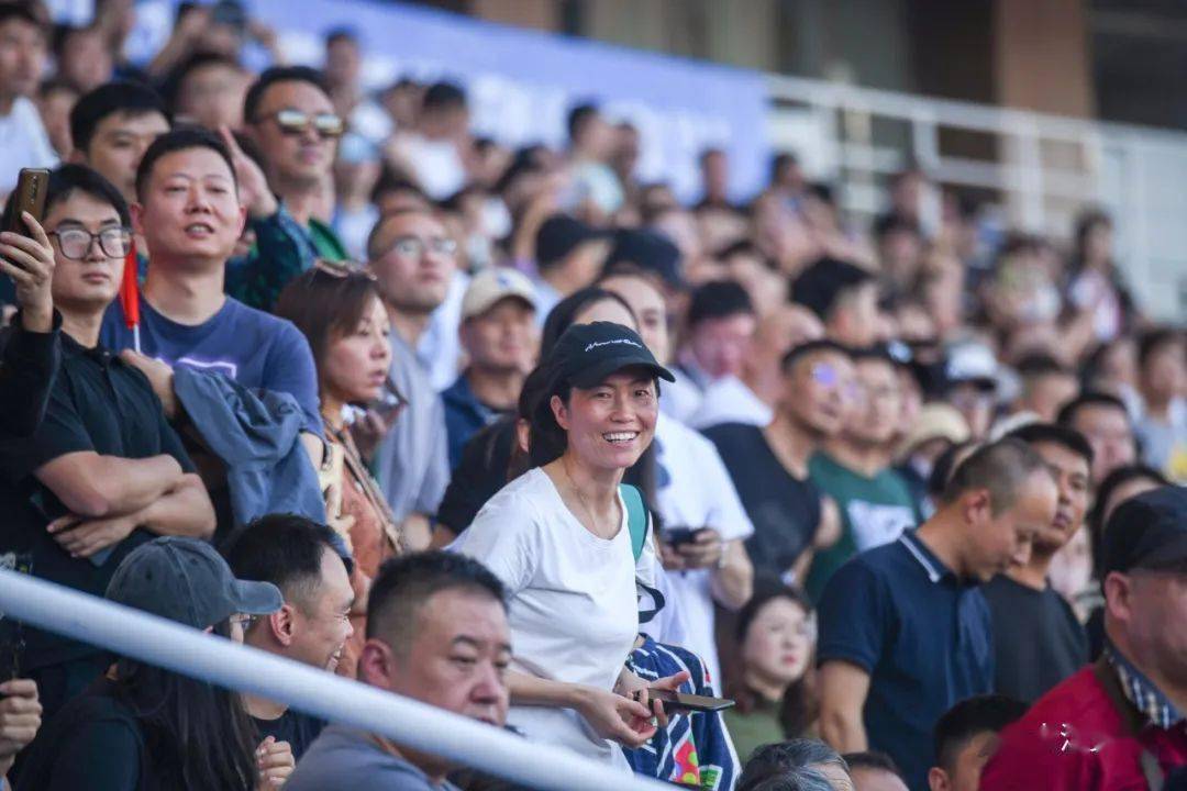 半场战报：维拉0-0卡迪夫城，利昂-贝利凌空抽射造险